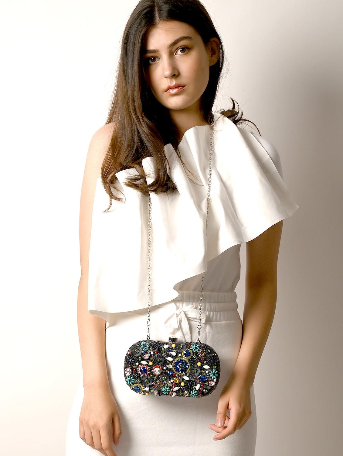 black embellished regular clutch - 17756320 - Zoom Image - 5