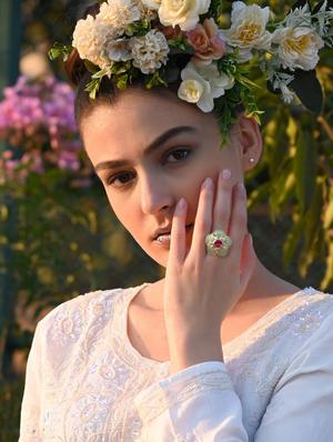 green metal finger ring - 17757395 - Standard Image - 5