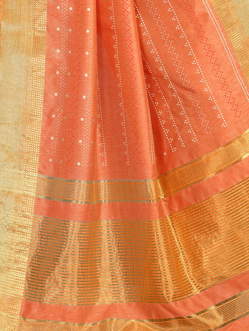 gold bordered handloom saree with blouse - 17764824 - Zoom Image - 4