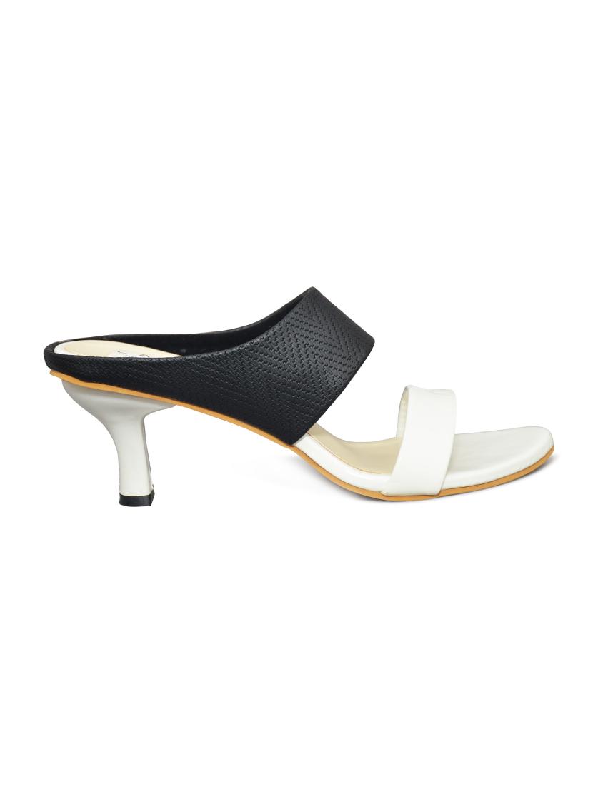 white patent leather one toe sandals - 17774462 - Zoom Image - 2