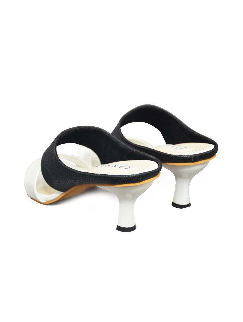 white patent leather one toe sandals - 17774462 - Zoom Image - 3
