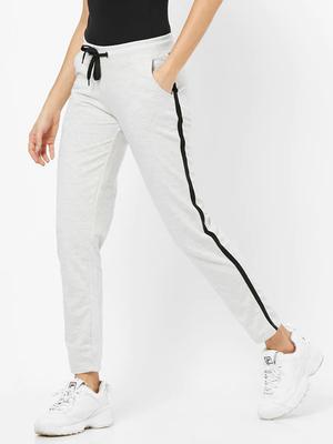 trousers (or "pants" in north american - 17775190 - Standard Image - 3