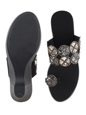 black synthetic toe separator sandals - 17782485 - Standard Image - 4