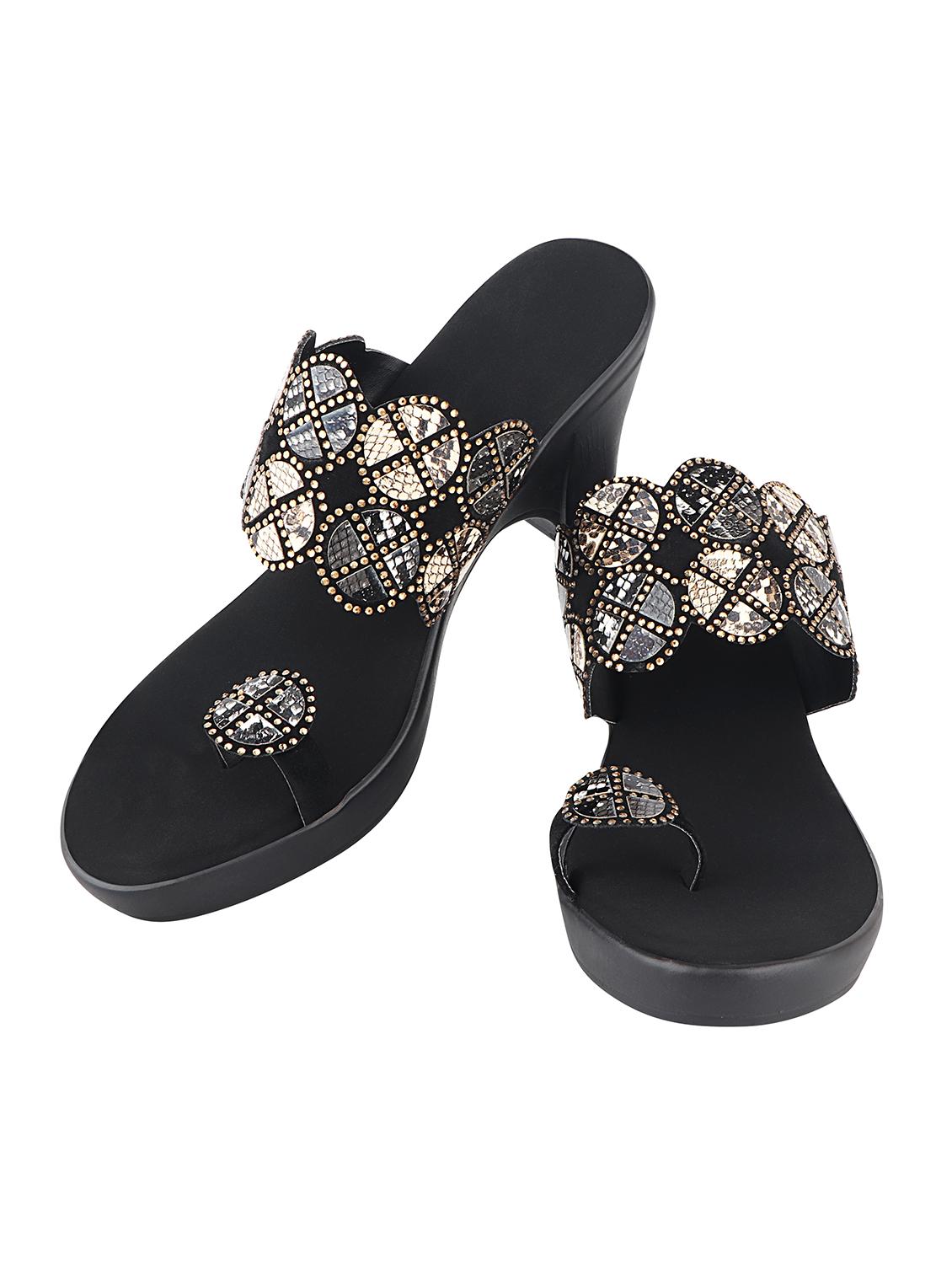black synthetic toe separator sandals - 17782485 - Zoom Image - 2