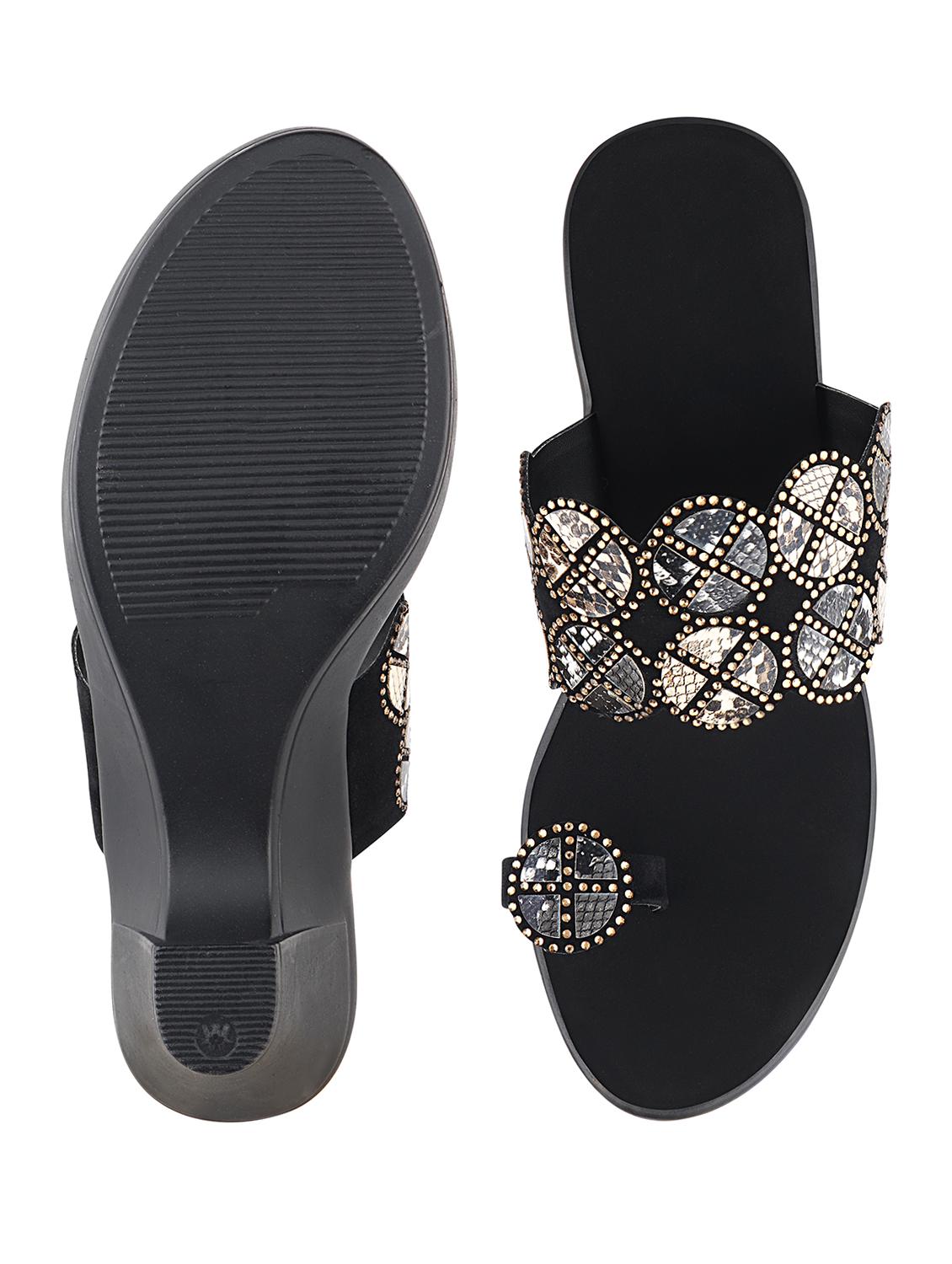 black synthetic toe separator sandals - 17782485 - Zoom Image - 4