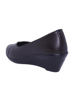 banuchi wedges bellies - 17806730 - Standard Image - 3