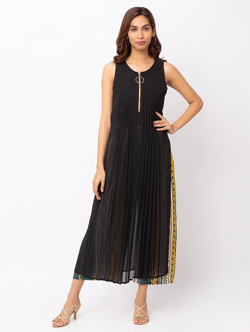 black solid pleated straight kurta - 17814513 - Zoom Image - 3