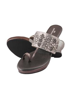 womens slippers - 17822761 - Standard Image - 4