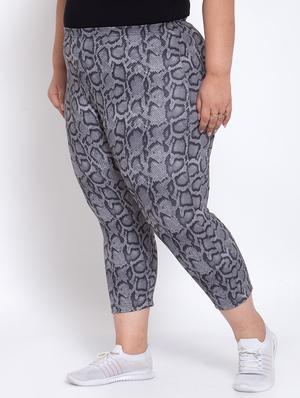 mid rise animal plus capri - 17823497 - Standard Image - 2