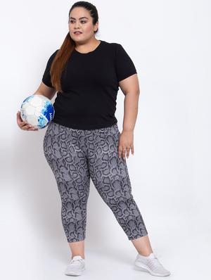 mid rise animal plus capri - 17823497 - Standard Image - 4