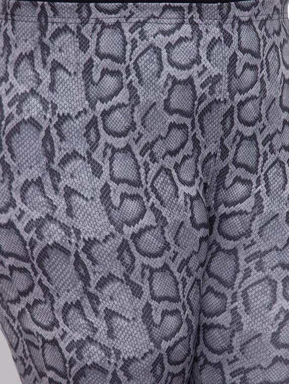 mid rise animal plus capri - 17823497 - Zoom Image - 5