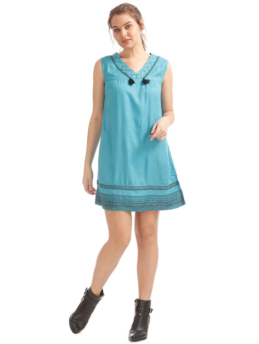 v-neck embroidered detail shift dress - 17836543 - Zoom Image - 4