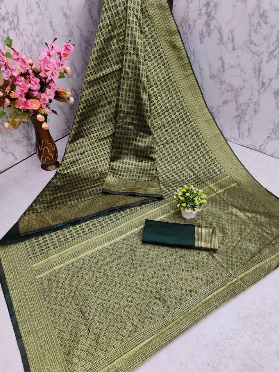 dark green color pure banarasi silk - 17839334 - Zoom Image - 4