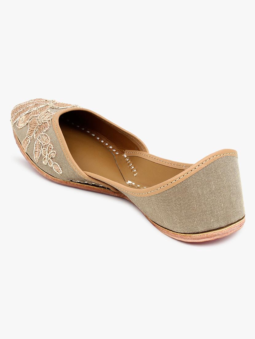 beige slip on jutis - 17857758 - Zoom Image - 3