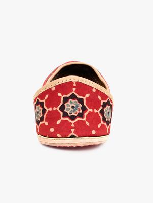 red slip on jutis - 17857766 - Standard Image - 4