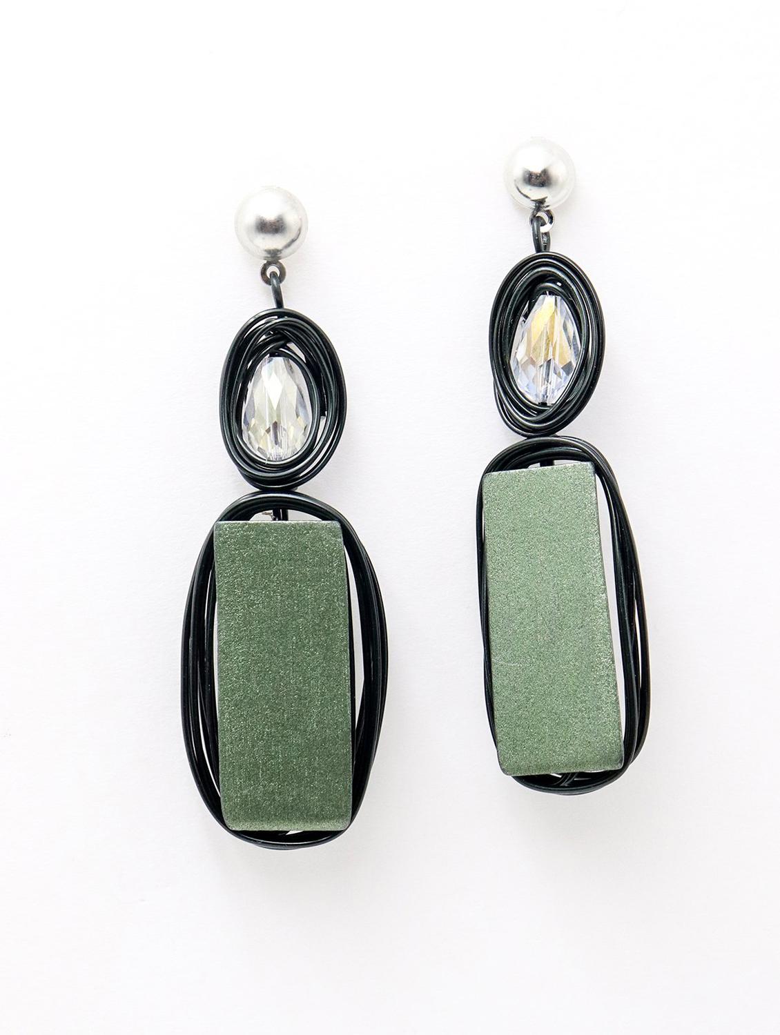 black metal drop earring - 17862823 - Zoom Image - 1