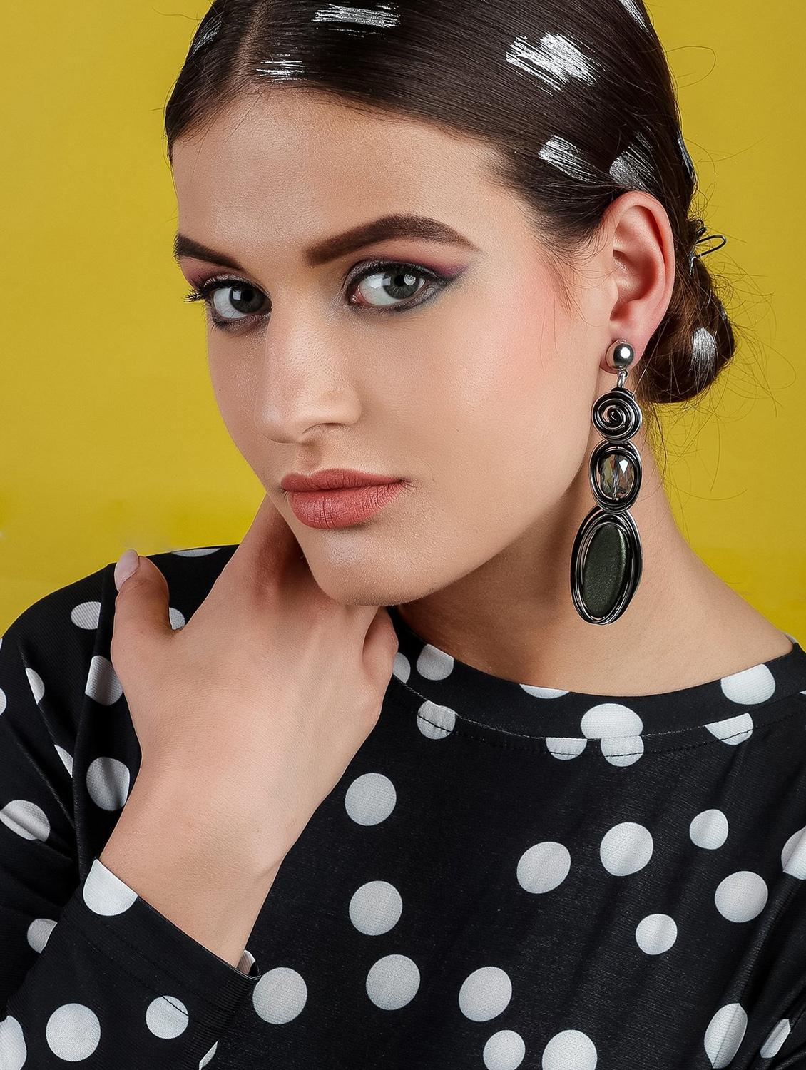 black metal drop earring - 17862830 - Zoom Image - 4