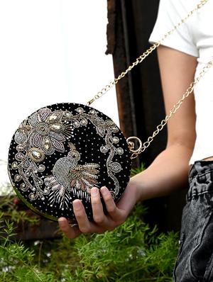 black velvet regular clutch - 17863531 - Standard Image - 4