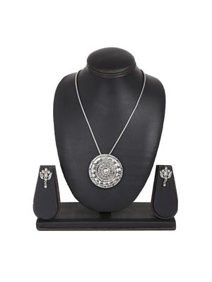 antique pendant chain necklace earrings set for women - 17898475 - Standard Image - 6