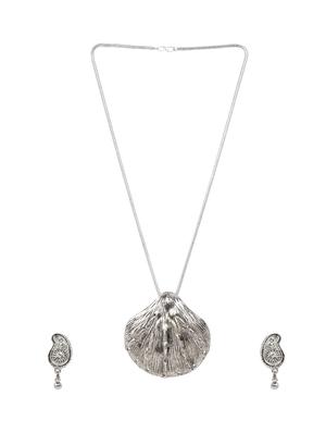 antique pendant chain necklace earrings set for women - 17898477 - Standard Image - 2