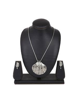 antique pendant chain necklace earrings set for women - 17898477 - Standard Image - 6