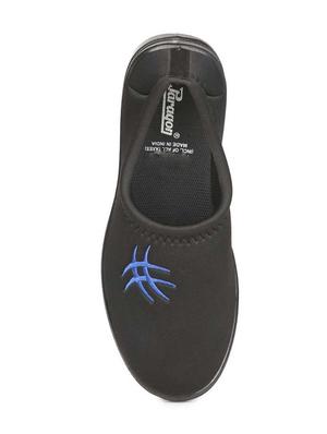 black solid slip on casual shoe - 17924010 - Standard Image - 4