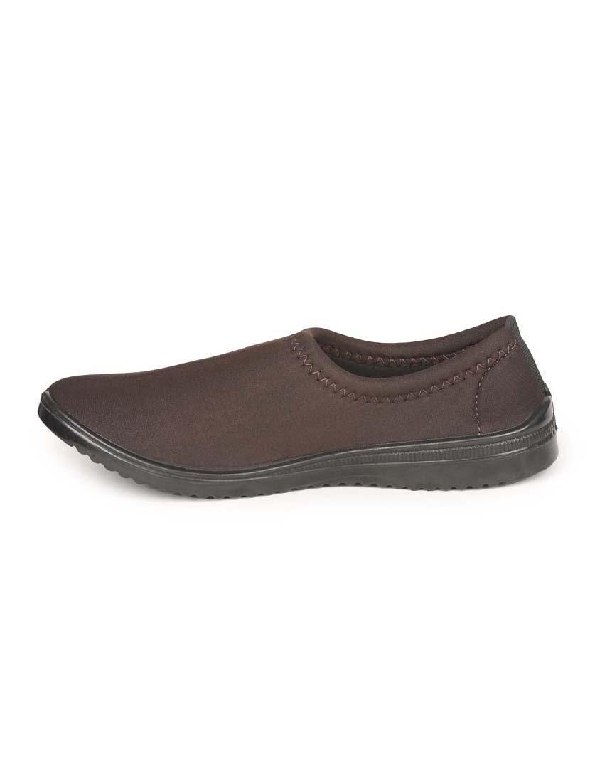 brown solid slip on casual shoe - 17924012 - Zoom Image - 2