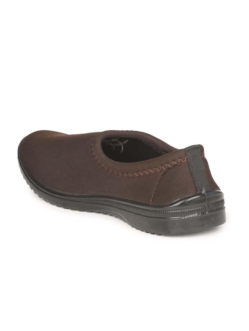 brown solid slip on casual shoe - 17924012 - Zoom Image - 3