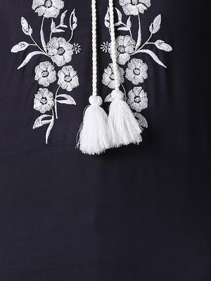 embroidered a-line kurta - 17925157 - Standard Image - 4