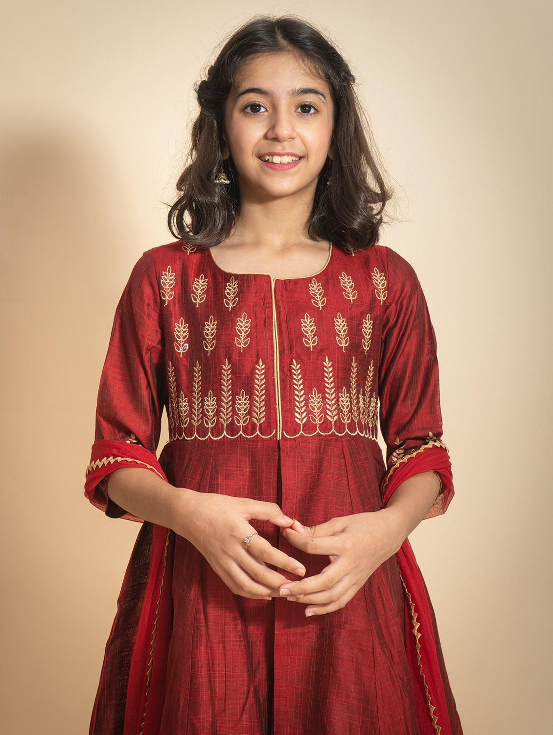 maroon embellished alwar suit set - 17926406 - Zoom Image - 4
