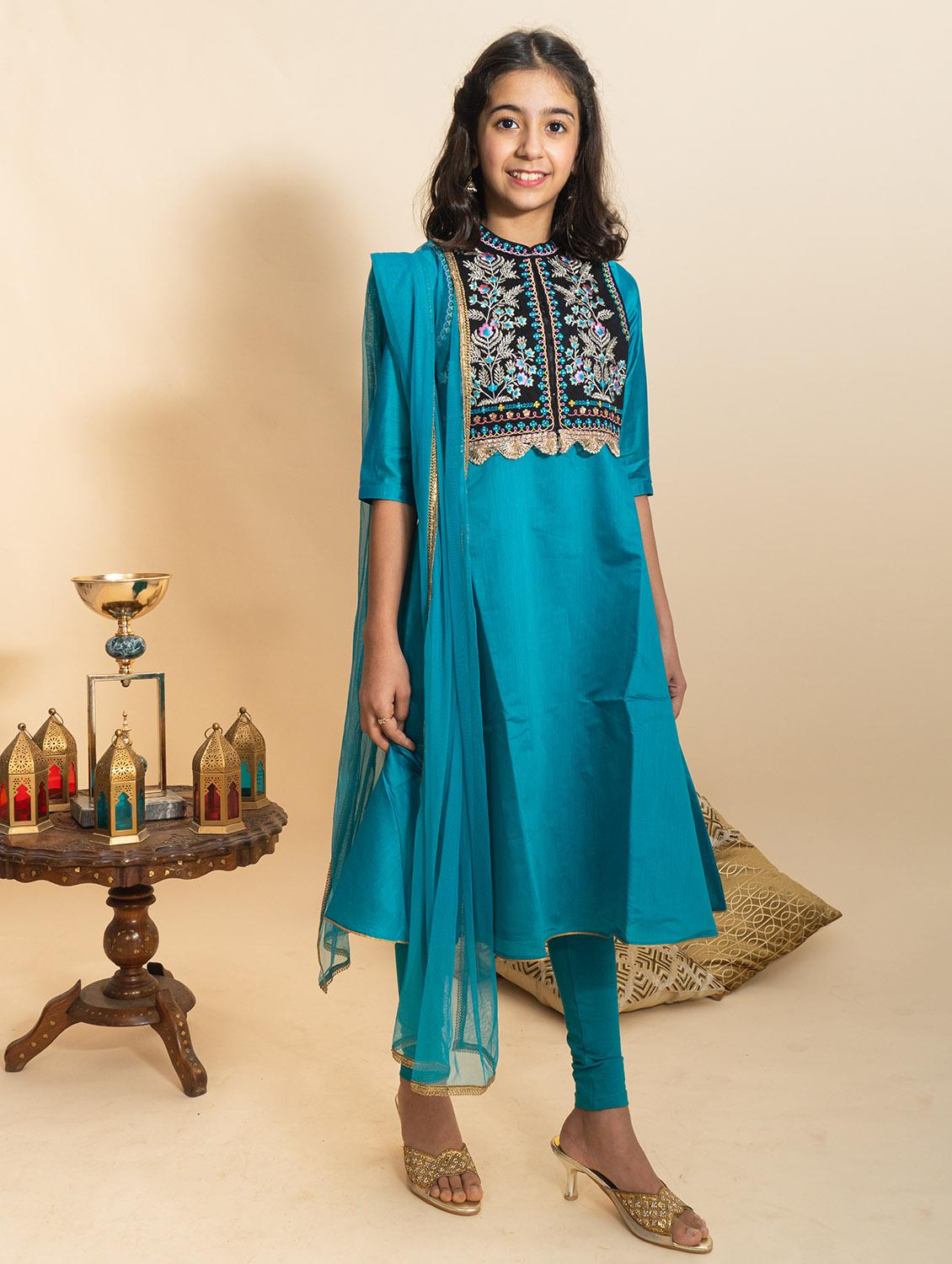 blue embellished suit set - 17926411 - Zoom Image - 2