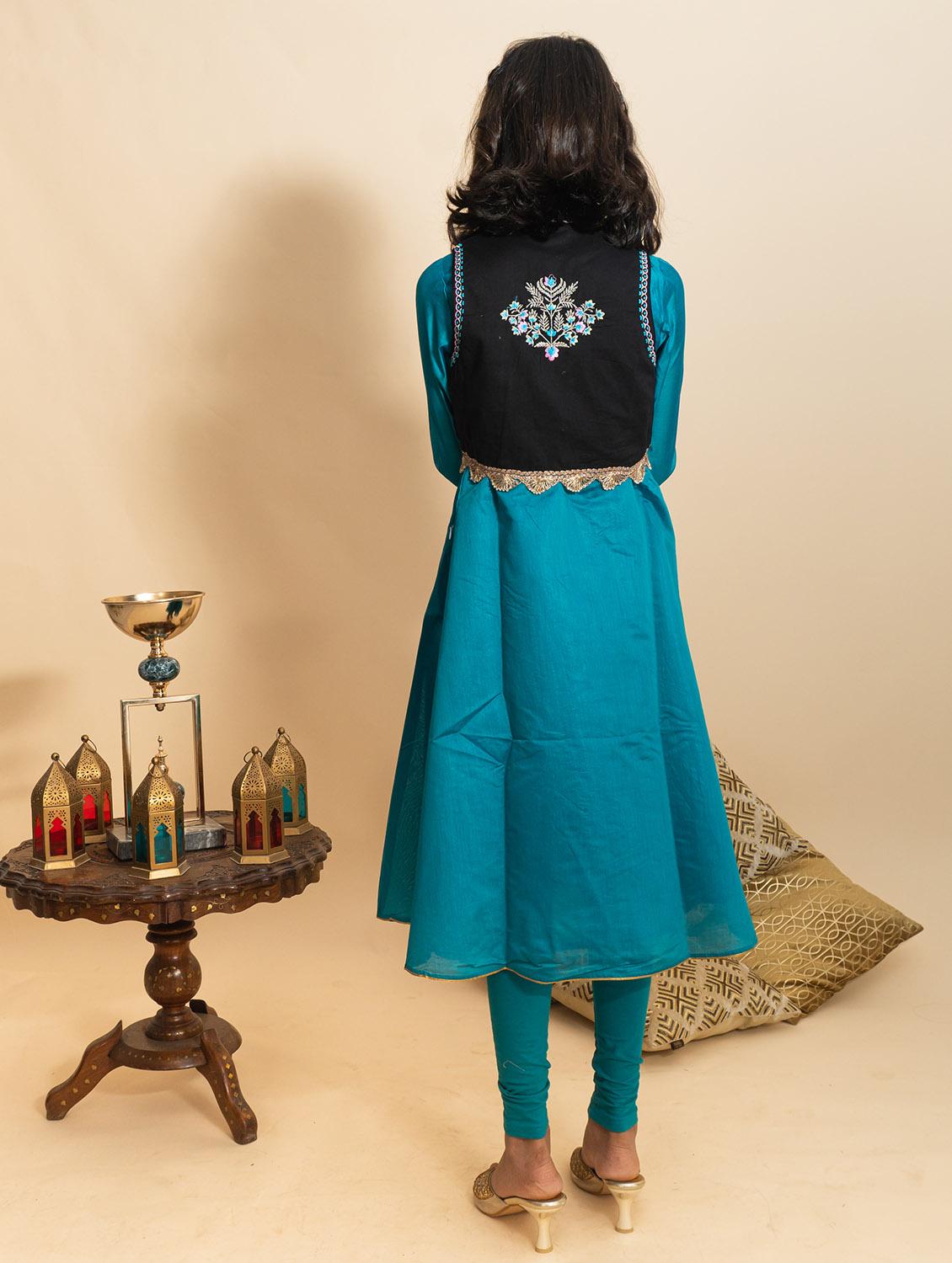 blue embellished suit set - 17926411 - Zoom Image - 3