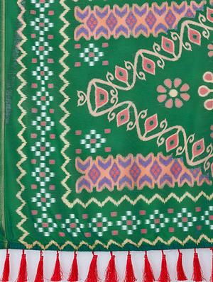 printed woven saree with blouse - 17926475 - Standard Image - 5