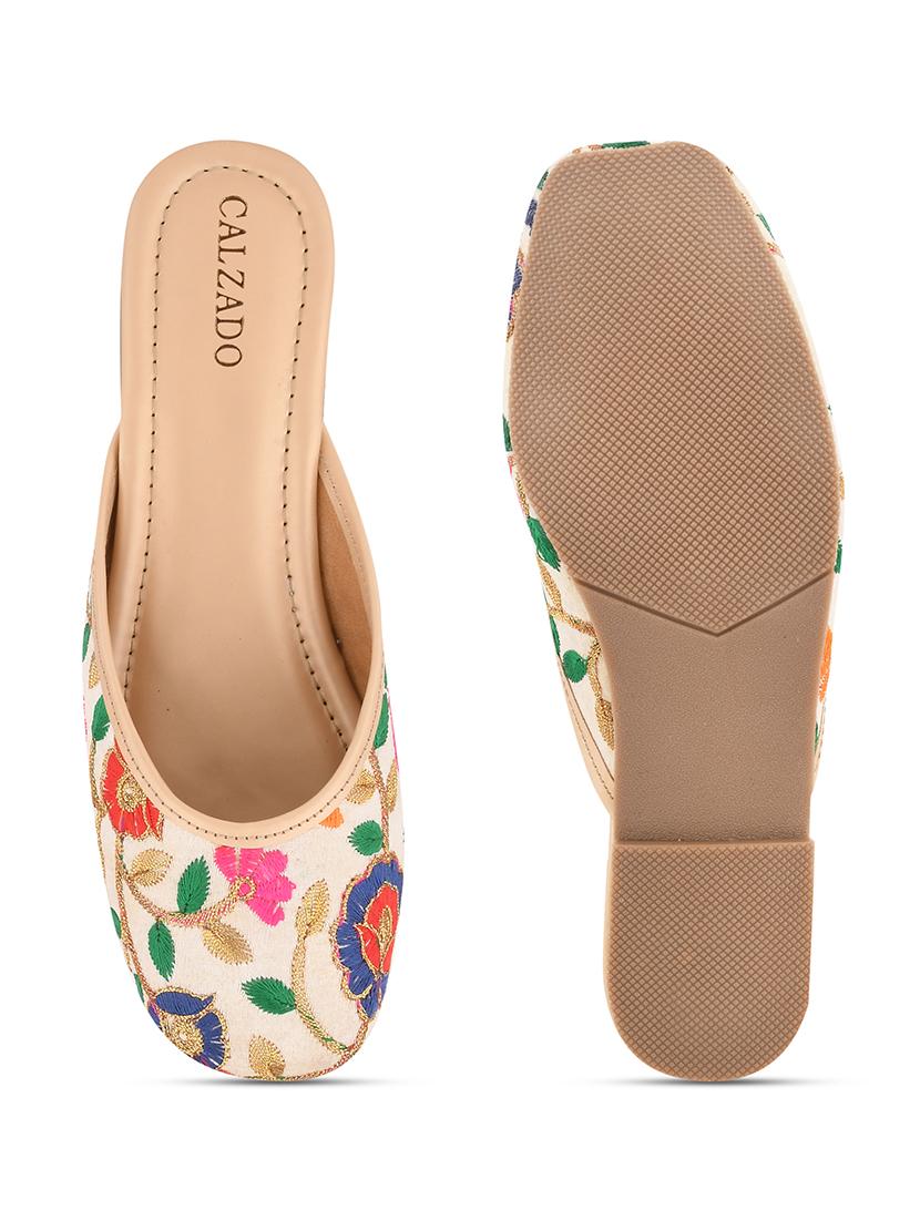 white synthetic slip on jutis & mojaris - 17937662 - Zoom Image - 4