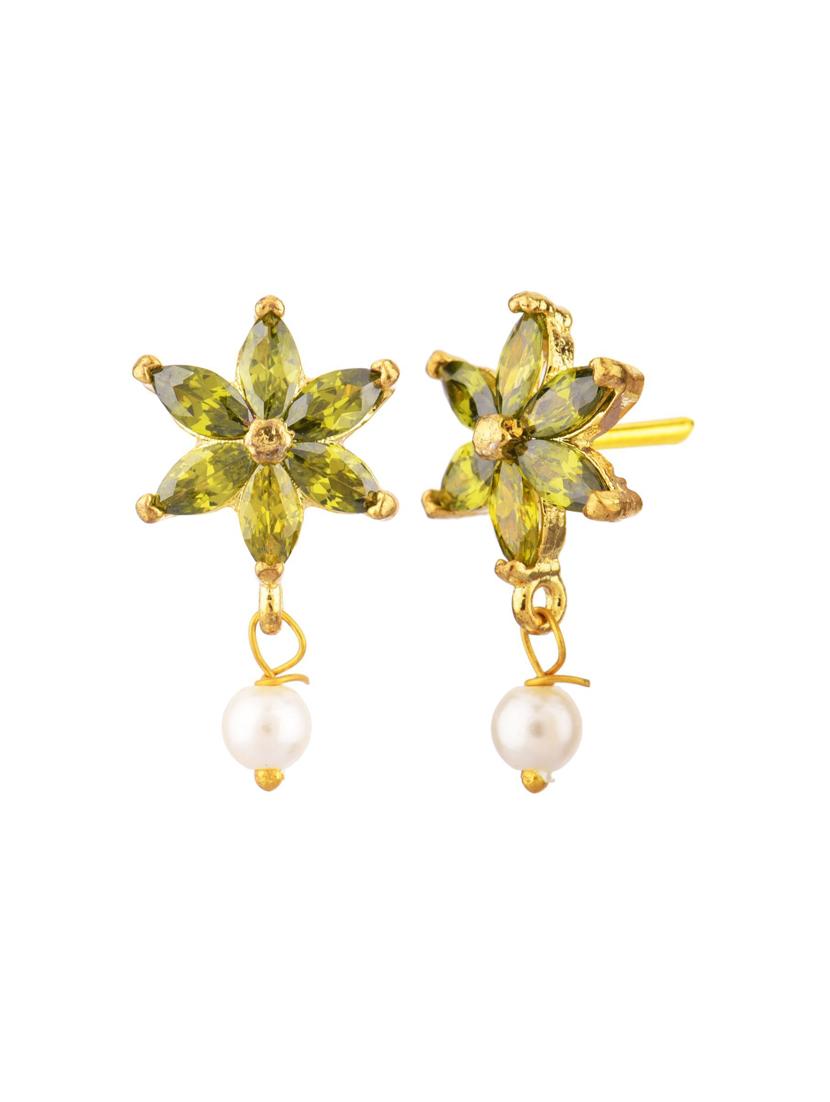 green crystal studs earring - 17937834 - Zoom Image - 2