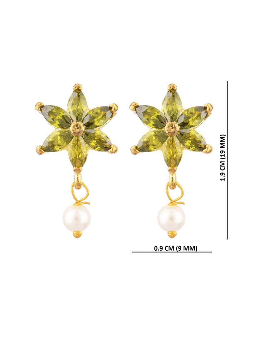 green crystal studs earring - 17937834 - Zoom Image - 3