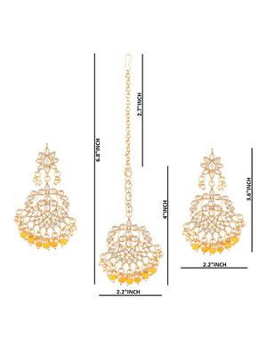 yellow traditional kundan maang tikka earrings set - 17937893 - Standard Image - 4