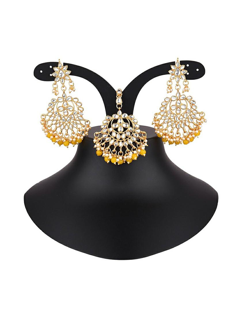 yellow traditional kundan maang tikka earrings set - 17937893 - Zoom Image - 5