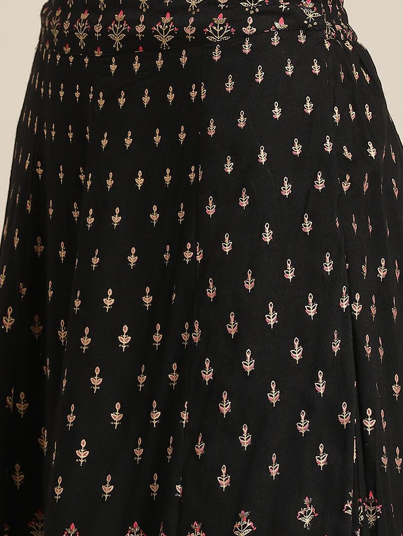 black rayon flared lehenga - 17948037 - Zoom Image - 4
