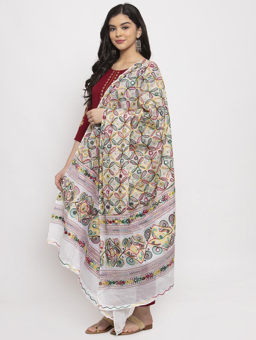 white cotton embroidered dupatta - 17970368 - Zoom Image - 2