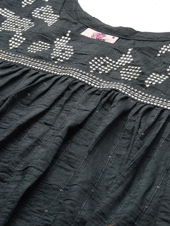 slit sleeved embroidered detail top - 17995066 - Zoom Image - 5