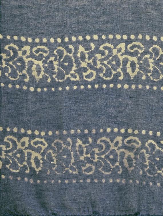 blue silk blend printed saree with blouse - 18024839 - Zoom Image - 4