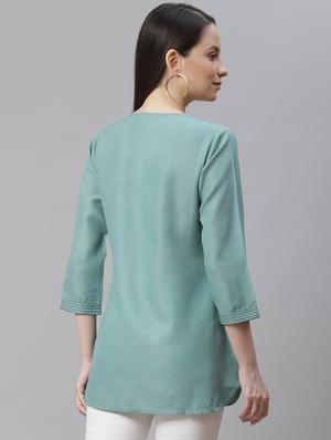 notch neck solid top - 18025959 - Standard Image - 3