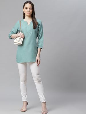 notch neck solid top - 18025959 - Standard Image - 4