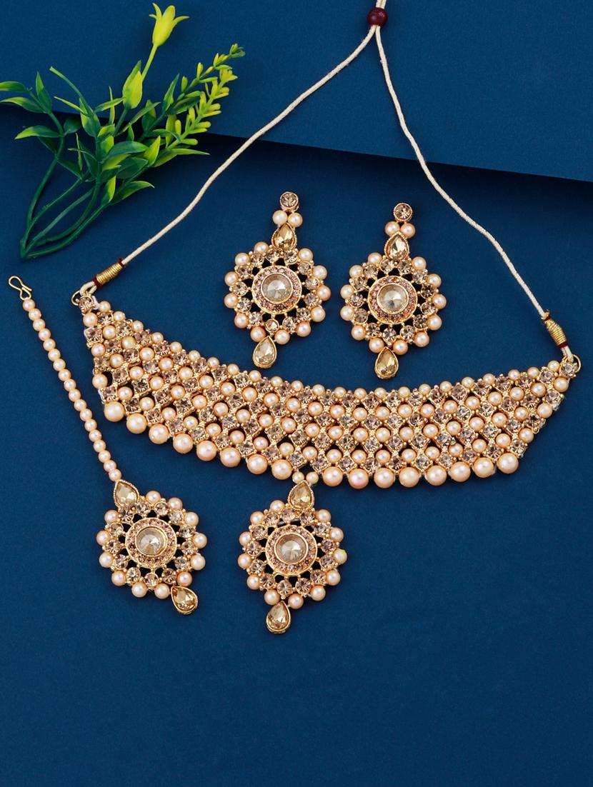 gold pleated brass short necklaces with earring and maangtikka