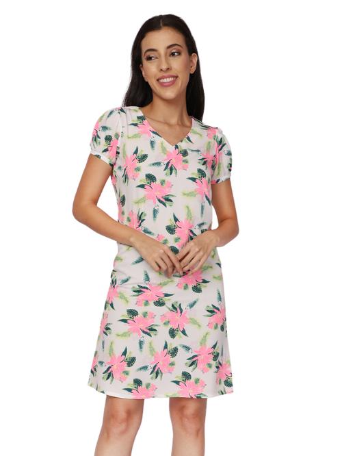attractive, bold & stylist women white - 18028275 - Standard Image - 1