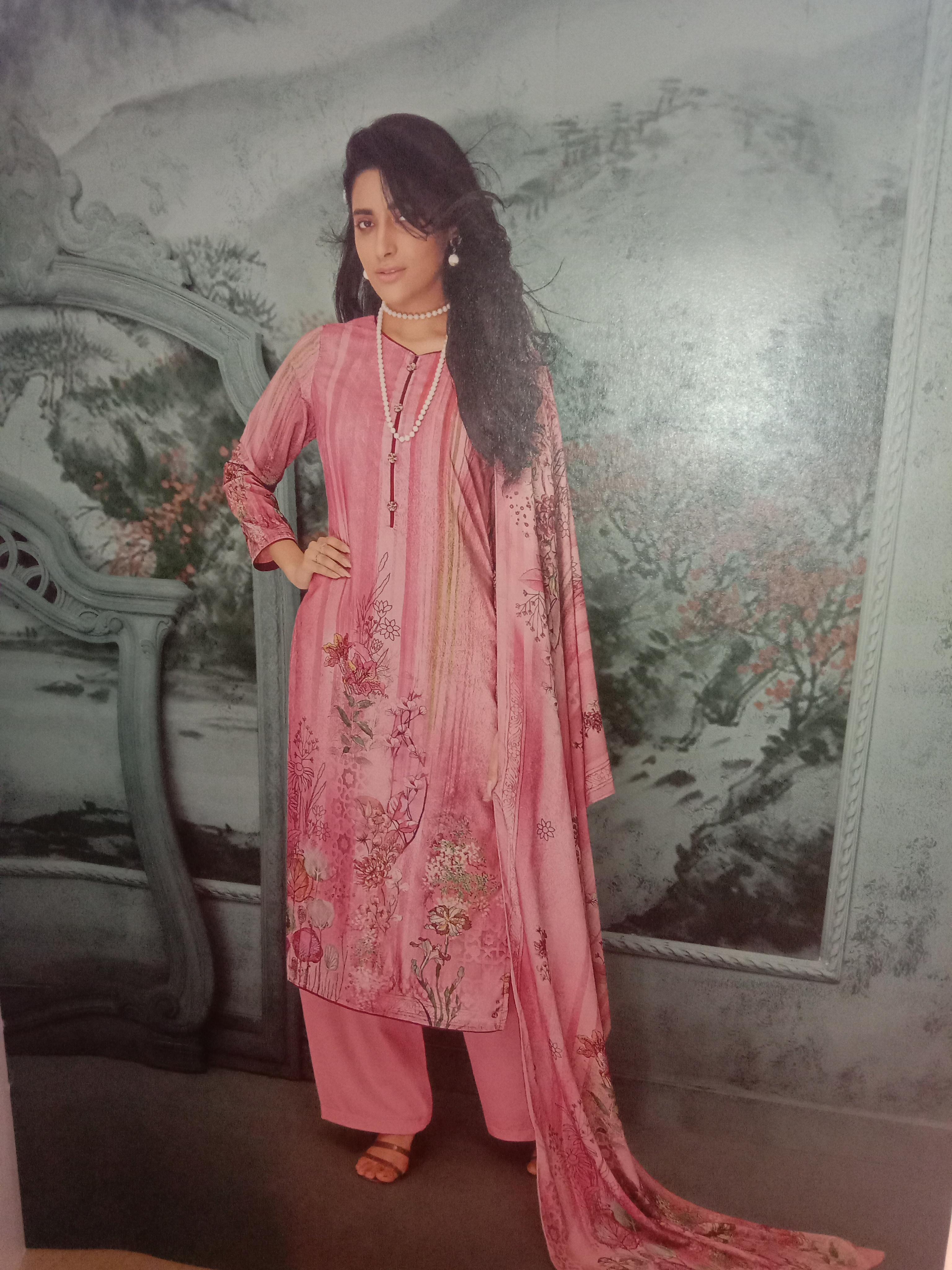 suite dupatta shalwar in velvet - 18028925 - Zoom Image - 1