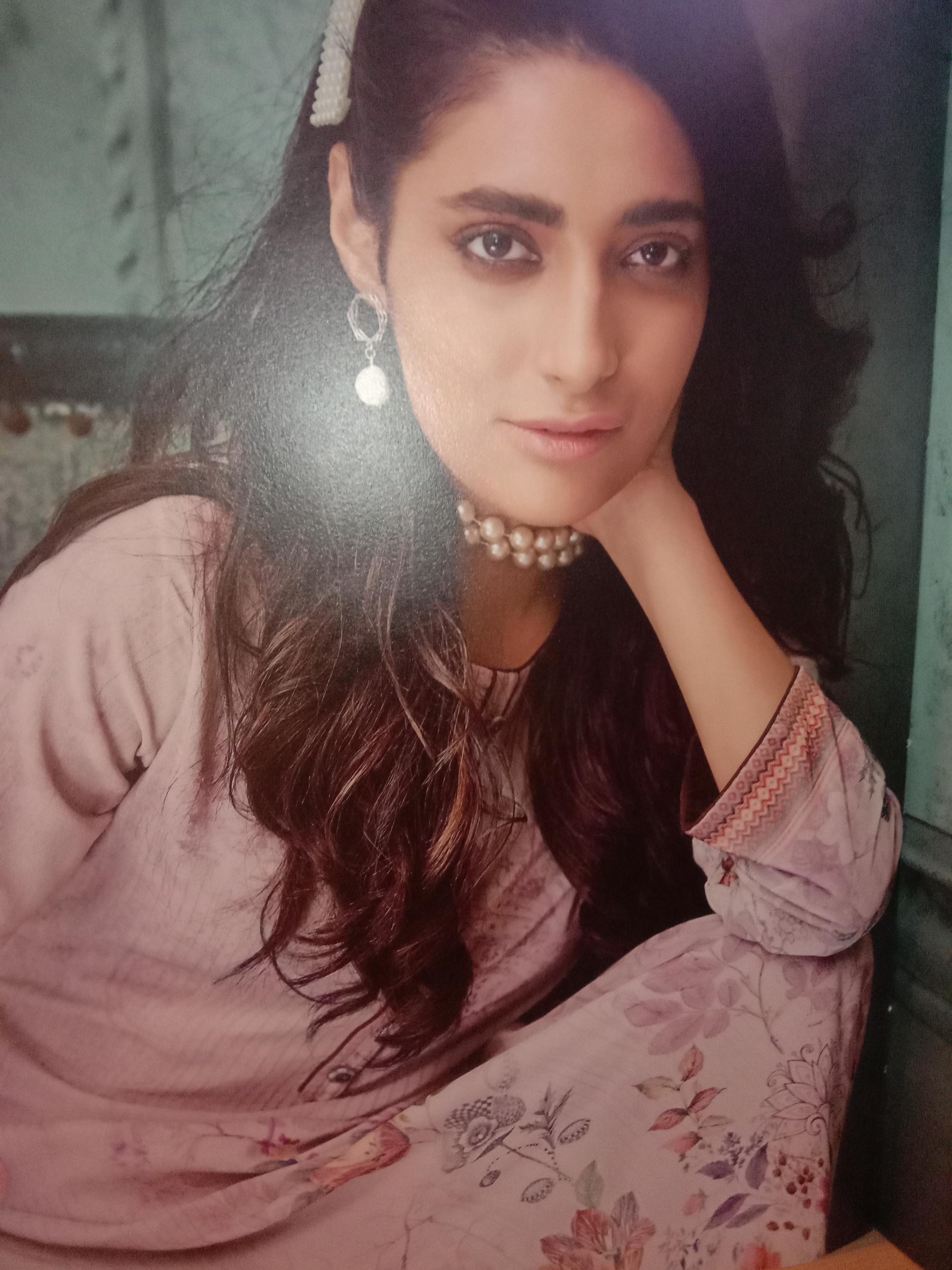 suite dupatta shalwar in velvet - 18028930 - Zoom Image - 2