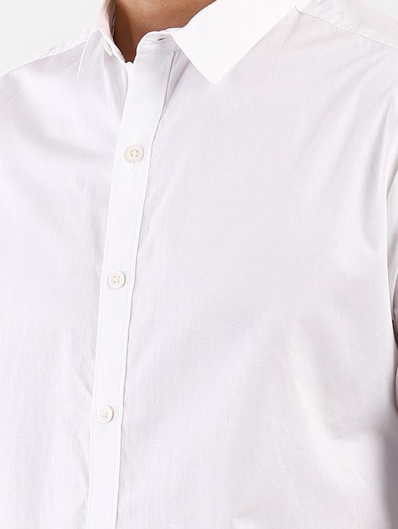 white solid casual shirt - 18033432 - Zoom Image - 5