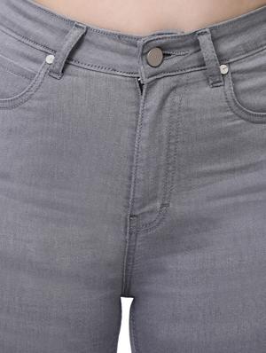 mid rise solid denim capri - 18042432 - Standard Image - 5